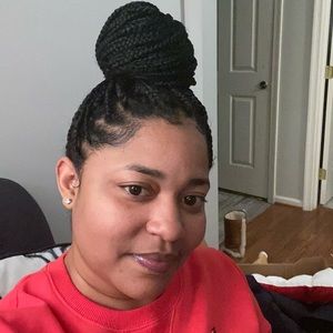 Meet your Posher, Monique